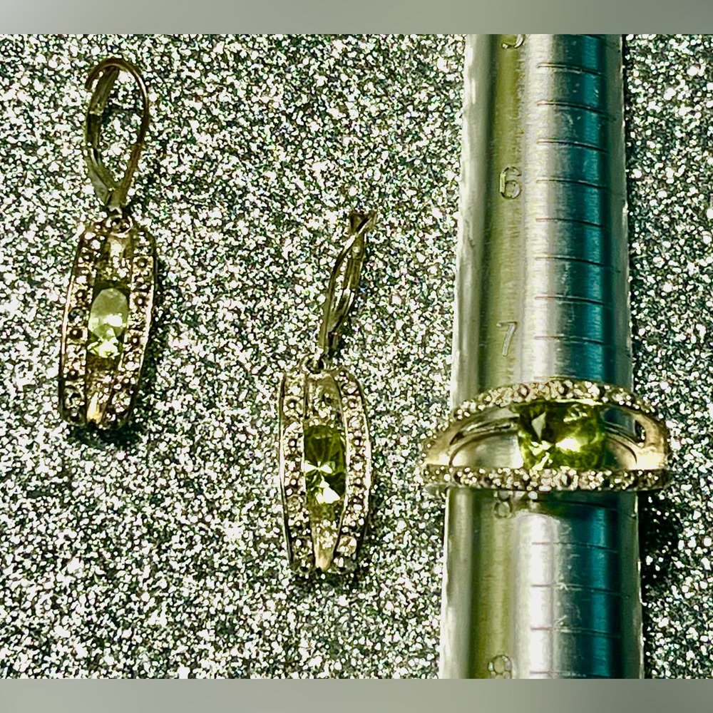NRT signed Envy Me Cocktail Ring Green Rhinestone - Picture 2 of 6